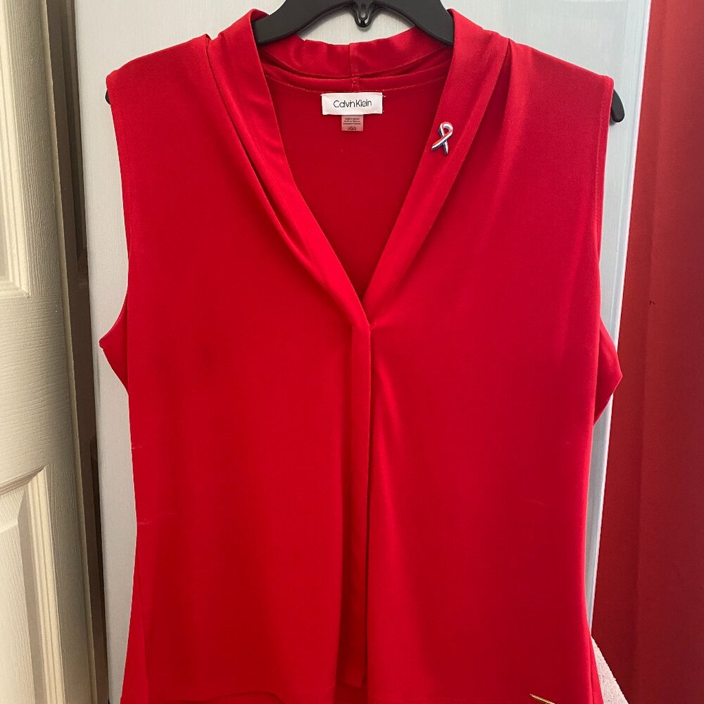 Calvin Klein Sleeveless V-Neck Top Red - Size Large